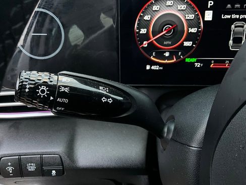 Used 2025 Hyundai Elantra Limited image 35