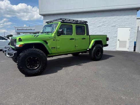 New 2025 Jeep Gladiator Sport image 2