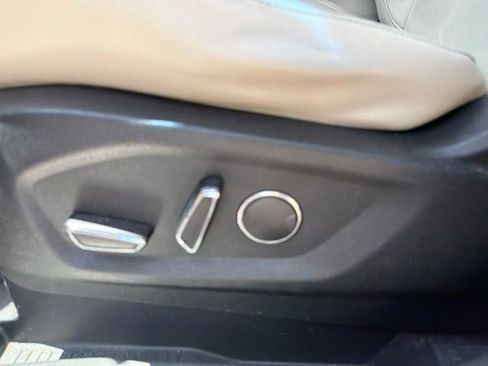 Used 2018 Ford Edge Titanium w/ Equipment Group 302A AWD/4WD image 28