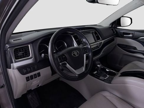 Used 2017 Toyota Highlander Limited image 9