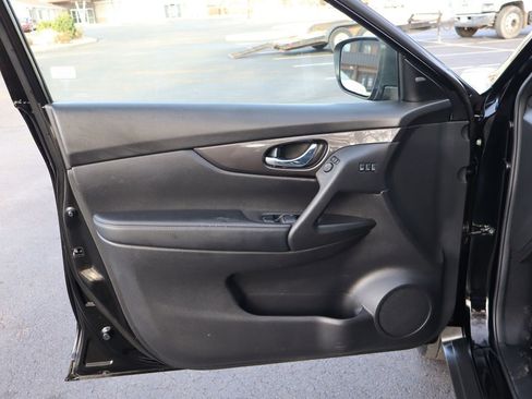 Used 2019 Nissan Rogue SV w/ Premium Package image 22