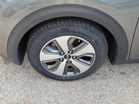 Used 2018 Kia Niro LX FWD image 37