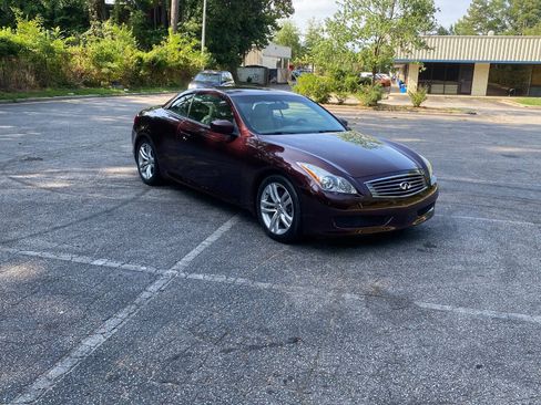 Used 2010 INFINITI G37 Convertible w/ Premium Pkg RWD image 3