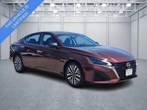 Used 2024 Nissan Altima 2.5 SV FWD image 4