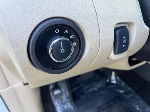 Used 2018 Ford Taurus SE image 26