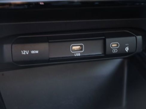 Used 2023 Kia Niro EX image 22