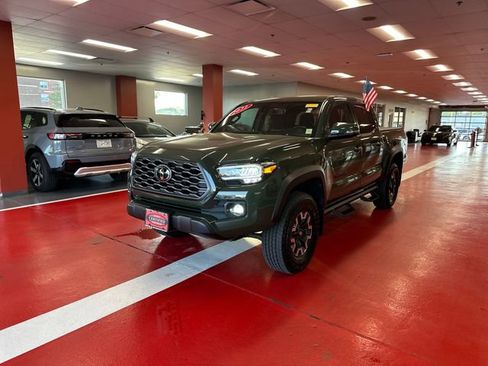 Certified 2022 Toyota Tacoma TRD Off-Road w/ Technology Package AWD/4WD image 7