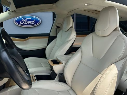 Used 2018 Tesla Model X 75D AWD/4WD image 11