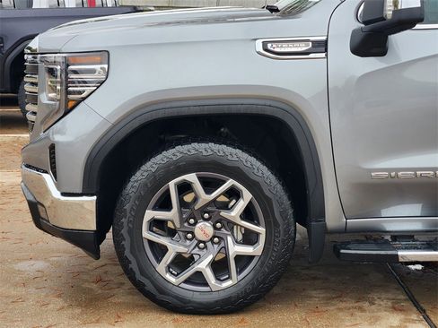 Used 2023 GMC Sierra 1500 SLT image 9