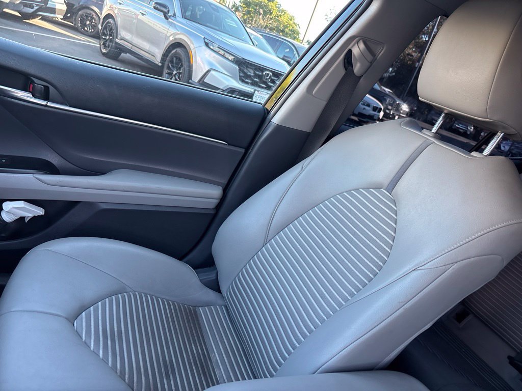 Used 2019 Toyota Camry SE w/ Convenience Package FWD image 14