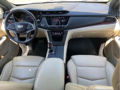 Used 2018 Cadillac XT5 Luxury w/ Driver Awareness Package image 13