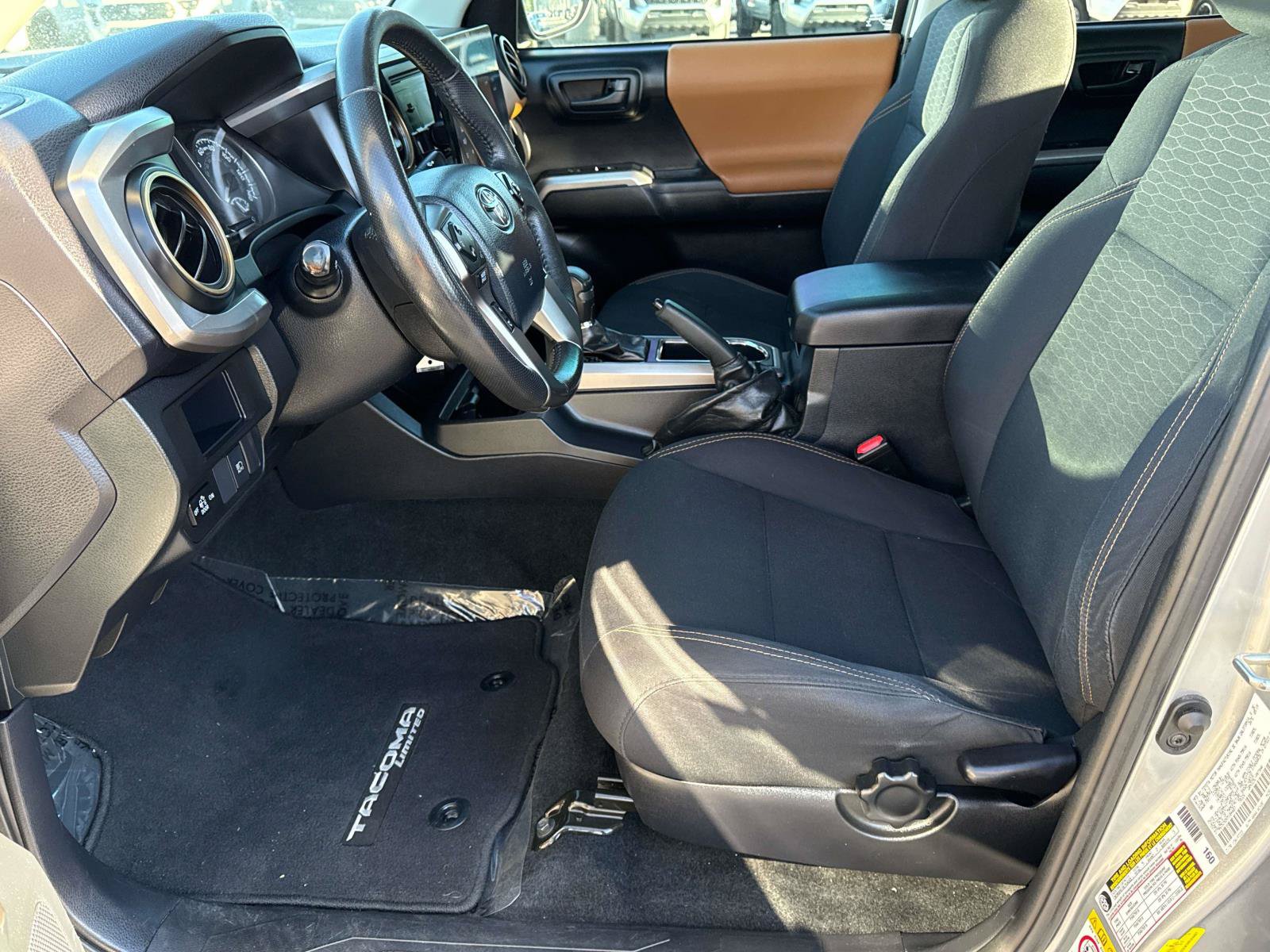 Used 2019 Toyota Tacoma SR5 RWD image 12