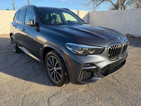 Used 2022 BMW X5 M50i w/ Premium Package image 9