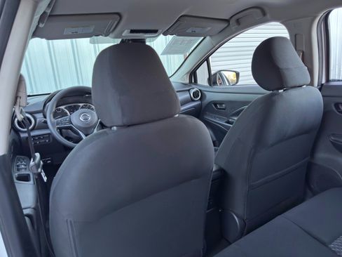 Used 2020 Nissan Versa S image 28