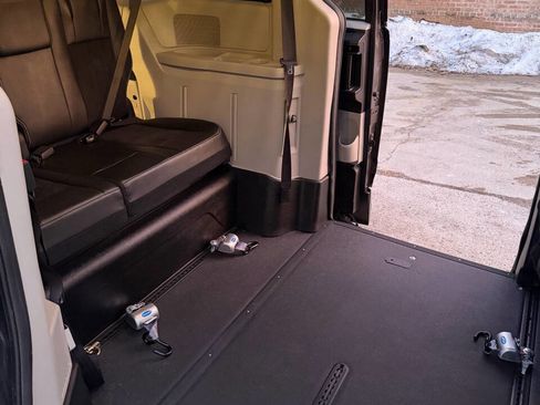 Used 2019 Dodge Grand Caravan SXT image 15