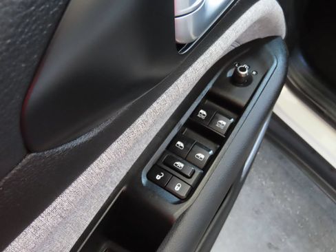 Used 2023 Jeep Compass Sport AWD/4WD image 19
