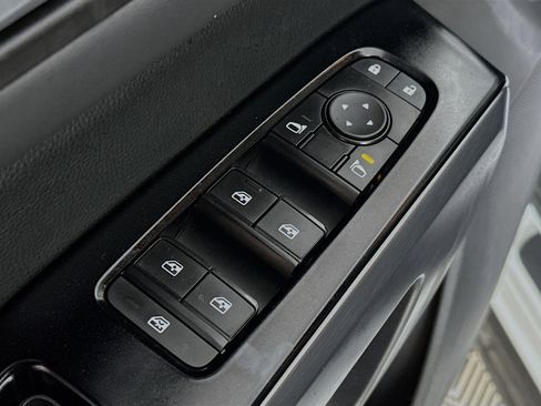 Used 2023 Nissan Pathfinder SL image 18