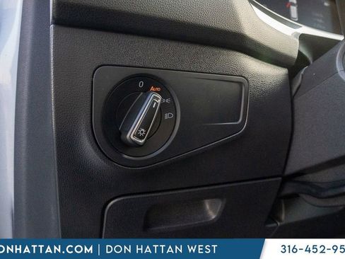 Used 2023 Volkswagen Tiguan SE image 17