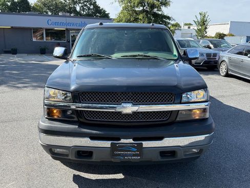 Used 2005 Chevrolet Avalanche LS w/ Chrome Exterior Package image 2
