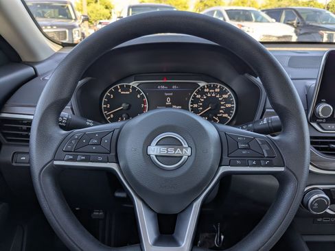 Used 2025 Nissan Altima 2.5 SV FWD image 18