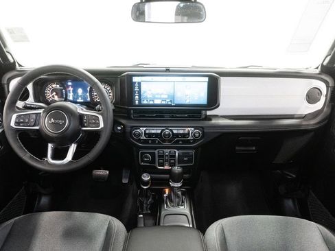 Used 2025 Jeep Wrangler Unlimited Sahara AWD/4WD image 8