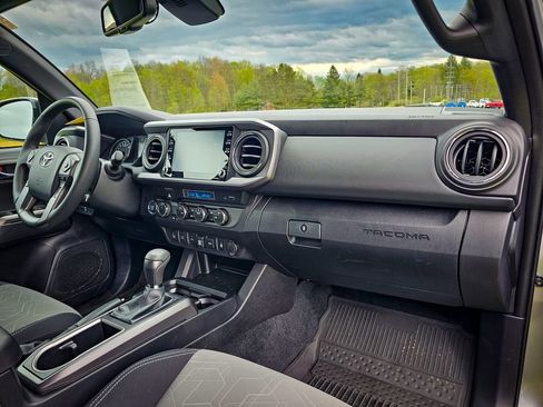 Used 2023 Toyota Tacoma TRD Off-Road w/ Technology Package AWD/4WD image 35