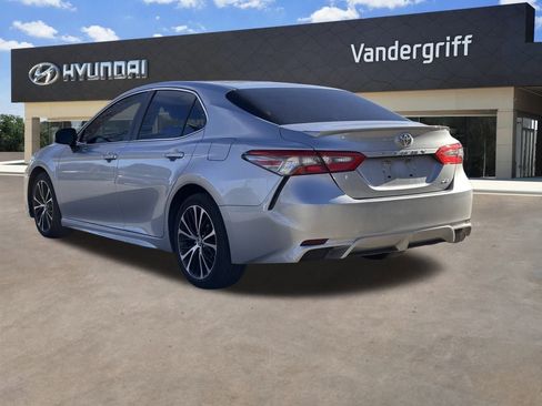 Used 2018 Toyota Camry SE image 12