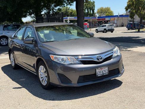 Used 2012 Toyota Camry LE FWD image 3