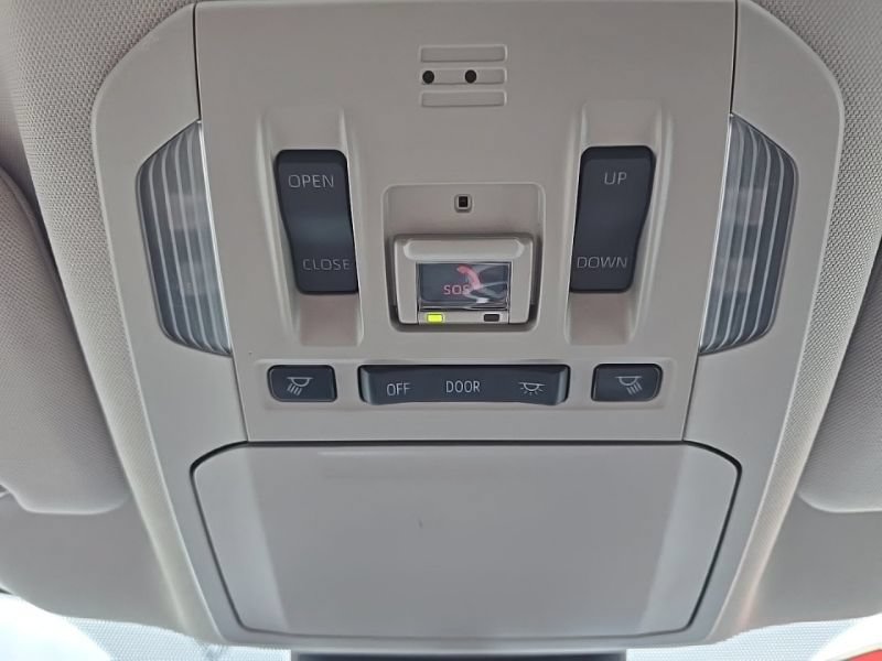 Used 2021 Toyota Highlander XLE AWD/4WD image 23