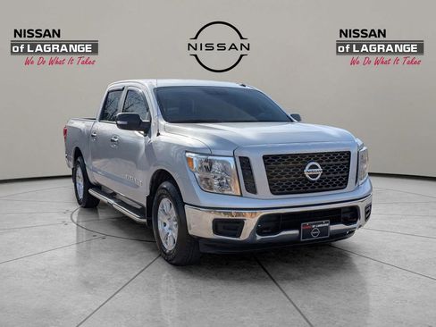 Used 2019 Nissan Titan 4x4 Crew Cab image 3