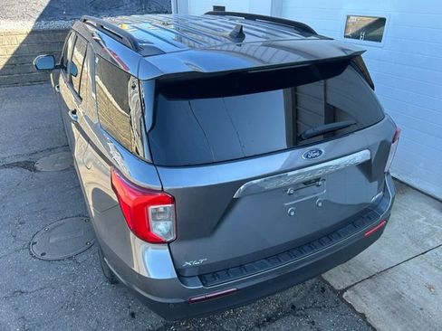 Used 2023 Ford Explorer XLT image 4