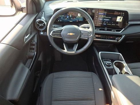 Used 2026 Chevrolet Equinox LT FWD image 11