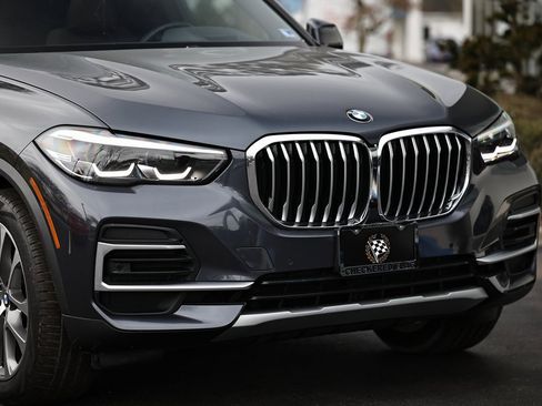 Used 2022 BMW X5 xDrive40i w/ Premium Package image 2