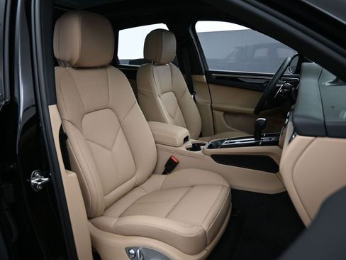 New 2026 Porsche Macan AWD/4WD image 30