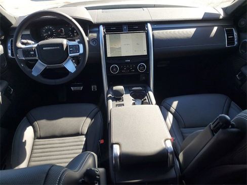 Used 2025 Land Rover Discovery Dynamic SE image 16
