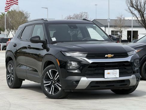 Used 2023 Chevrolet TrailBlazer LT w/ Convenience Package image 2