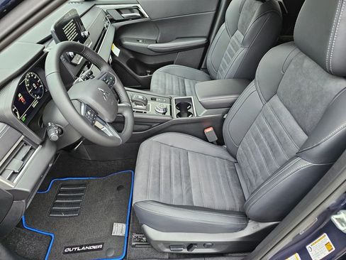New 2025 Mitsubishi Outlander SE image 7