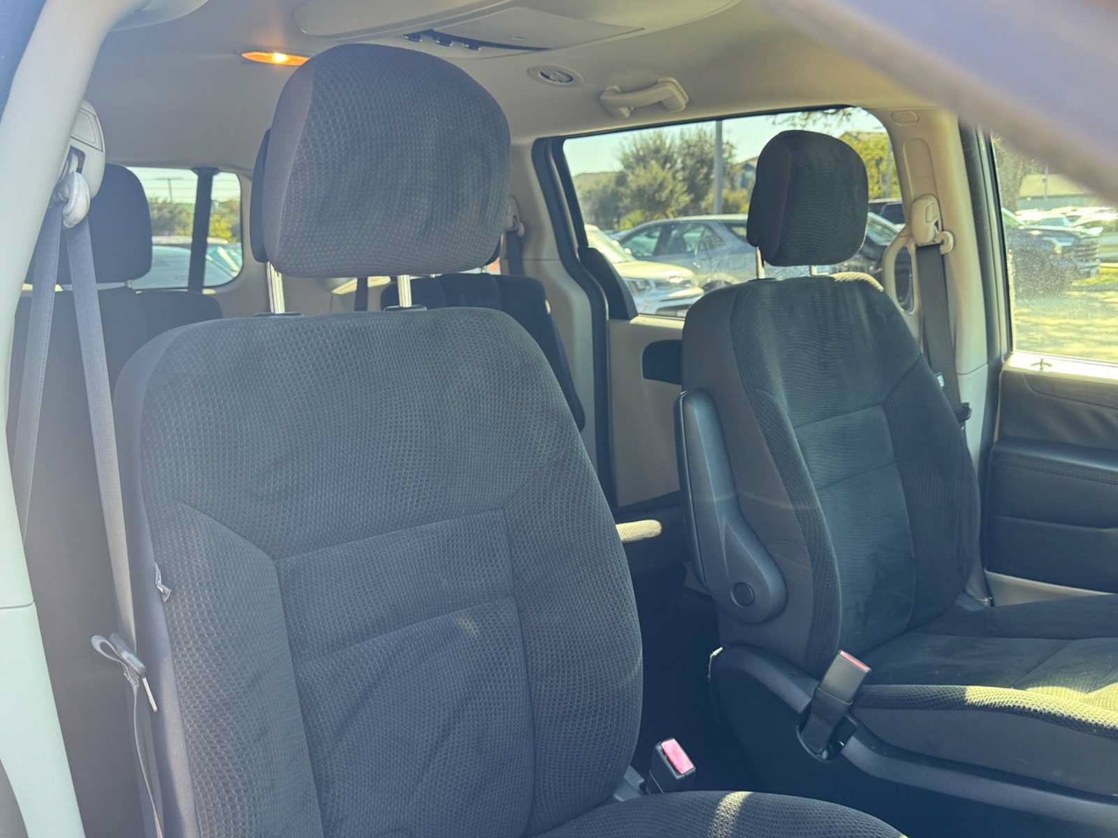 Used 2019 Dodge Grand Caravan SE w/ UConnect Hands-Free Group FWD image 25