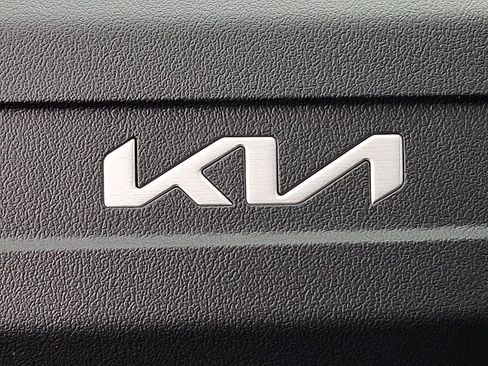 New 2026 Kia Sorento LX FWD image 17