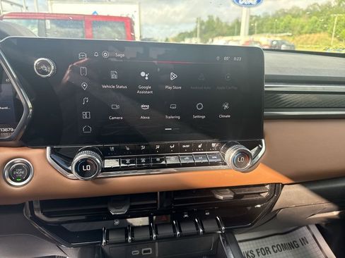 Used 2024 GMC Canyon AT4 w/ AT4 Premium Package image 12