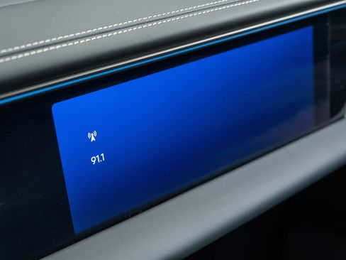 Certified 2025 Porsche Macan Turbo Electric image 41