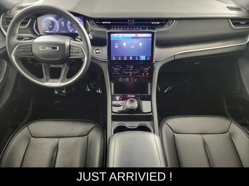 Used 2024 Jeep Grand Cherokee Limited AWD/4WD image 20