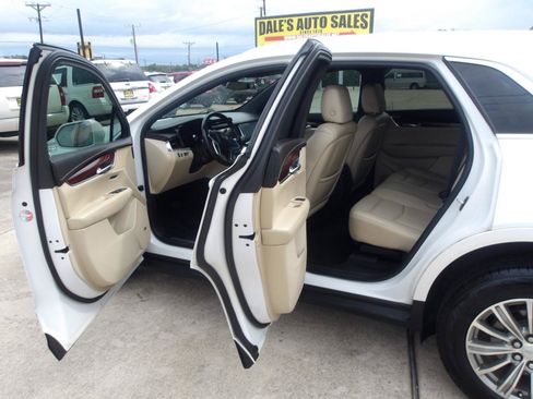 Used 2018 Cadillac XT5 Luxury w/ Driver Awareness Package FWD image 15
