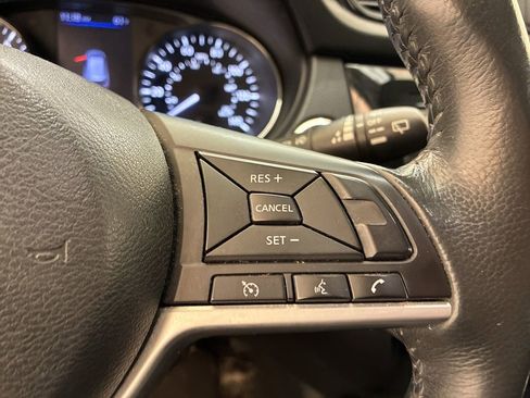 Used 2018 Nissan Rogue SV AWD/4WD image 23