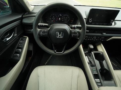 Used 2025 Honda Accord SE image 13