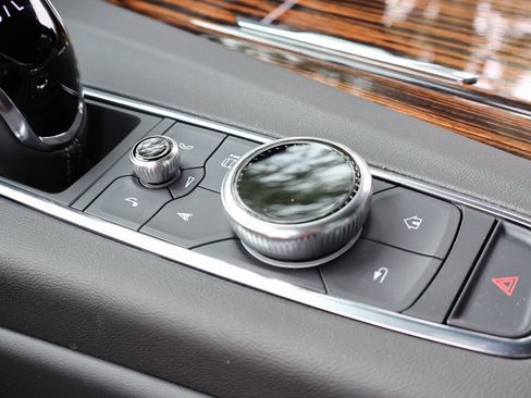 Used 2024 Cadillac Escalade Premium Luxury w/ Performance Package image 28