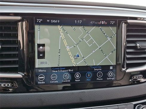 Used 2020 Chrysler Pacifica Touring-L Plus w/ S Appearance Package image 18