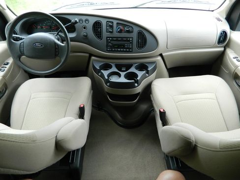 Used 2008 Ford E-350 and Econoline 350 XLT RWD image 15