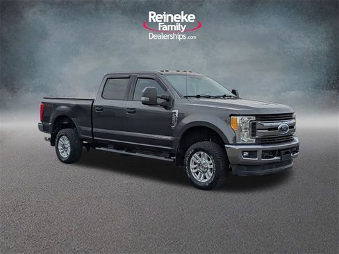 Used 2017 Ford F250 XLT w/ XLT Value Package image 3