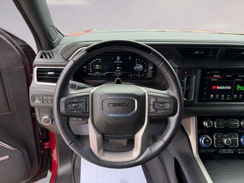 Used 2024 GMC Yukon Denali w/ Advanced Technology Package image 12